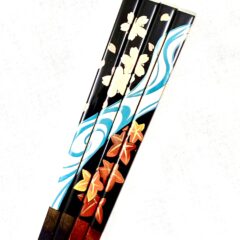 箸や楓が大切にしたい「 よりそい箸」　-　「 流れと桜・紅葉」～四季を楽しむ日本の美～